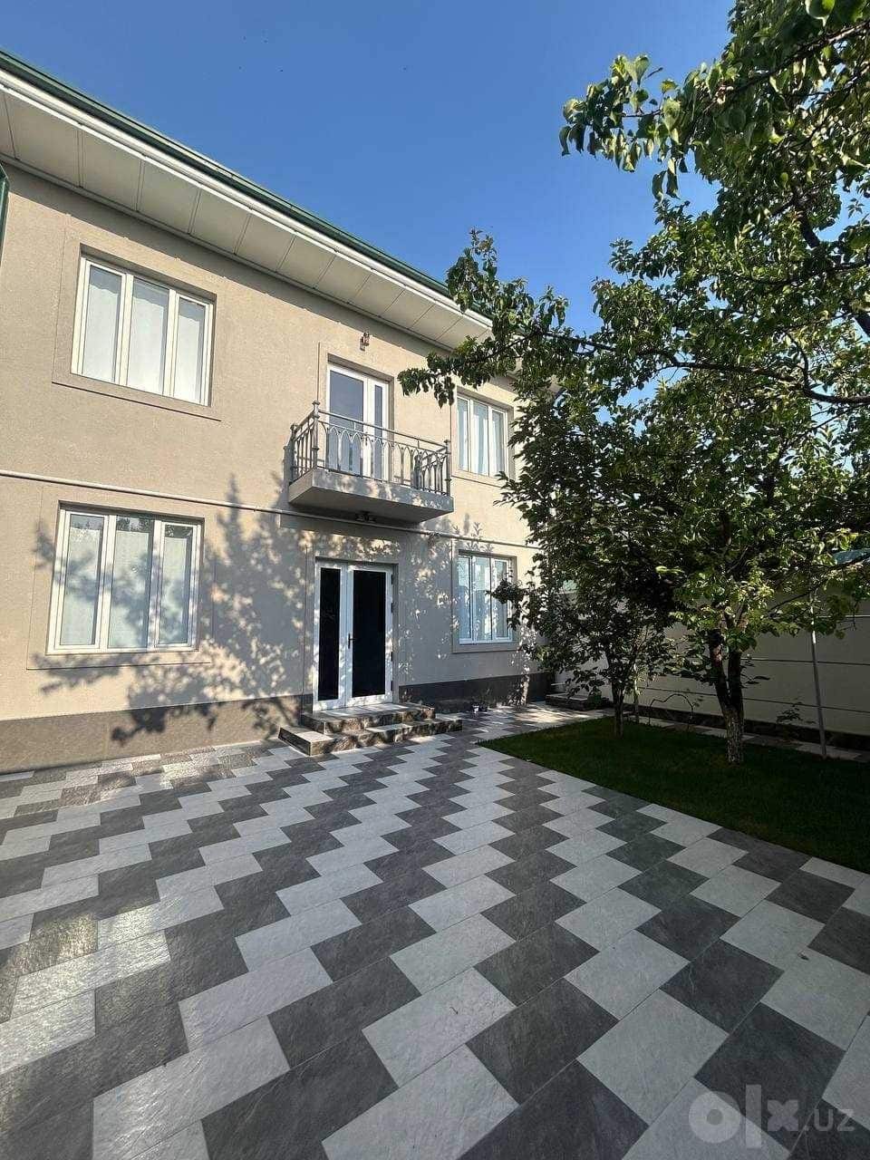 Сдаётся просторный дом: 5 спален, 4 санузла, участок 3 сотки