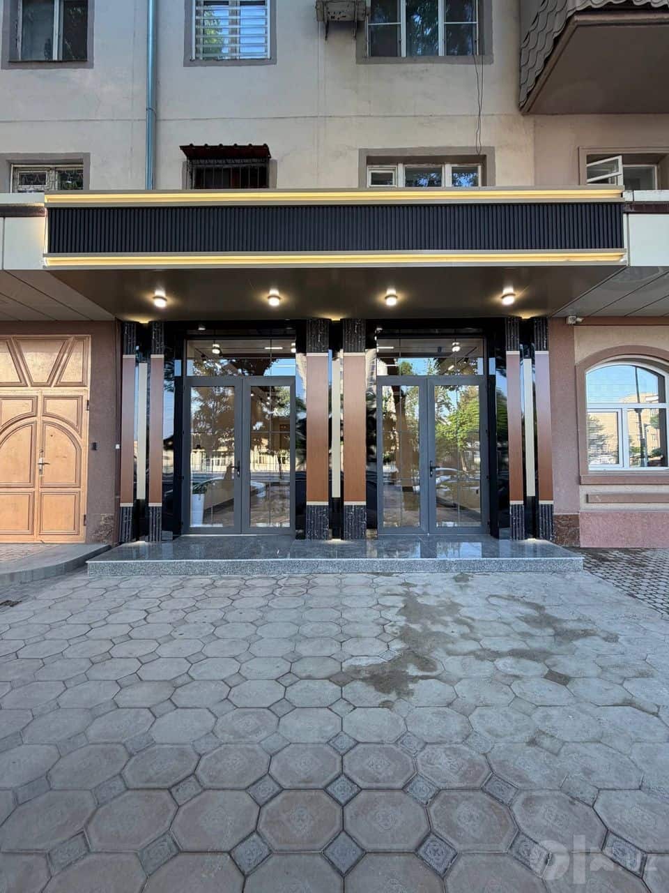 Аренда 80м² на первой линии — Шота Руставели, Братские
