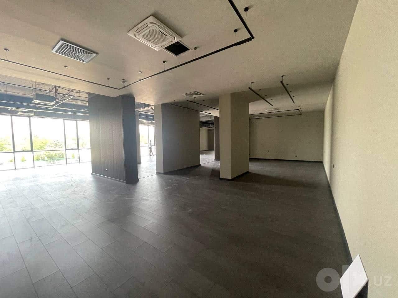 Коммерческого помещение, open space 556 м² YU
