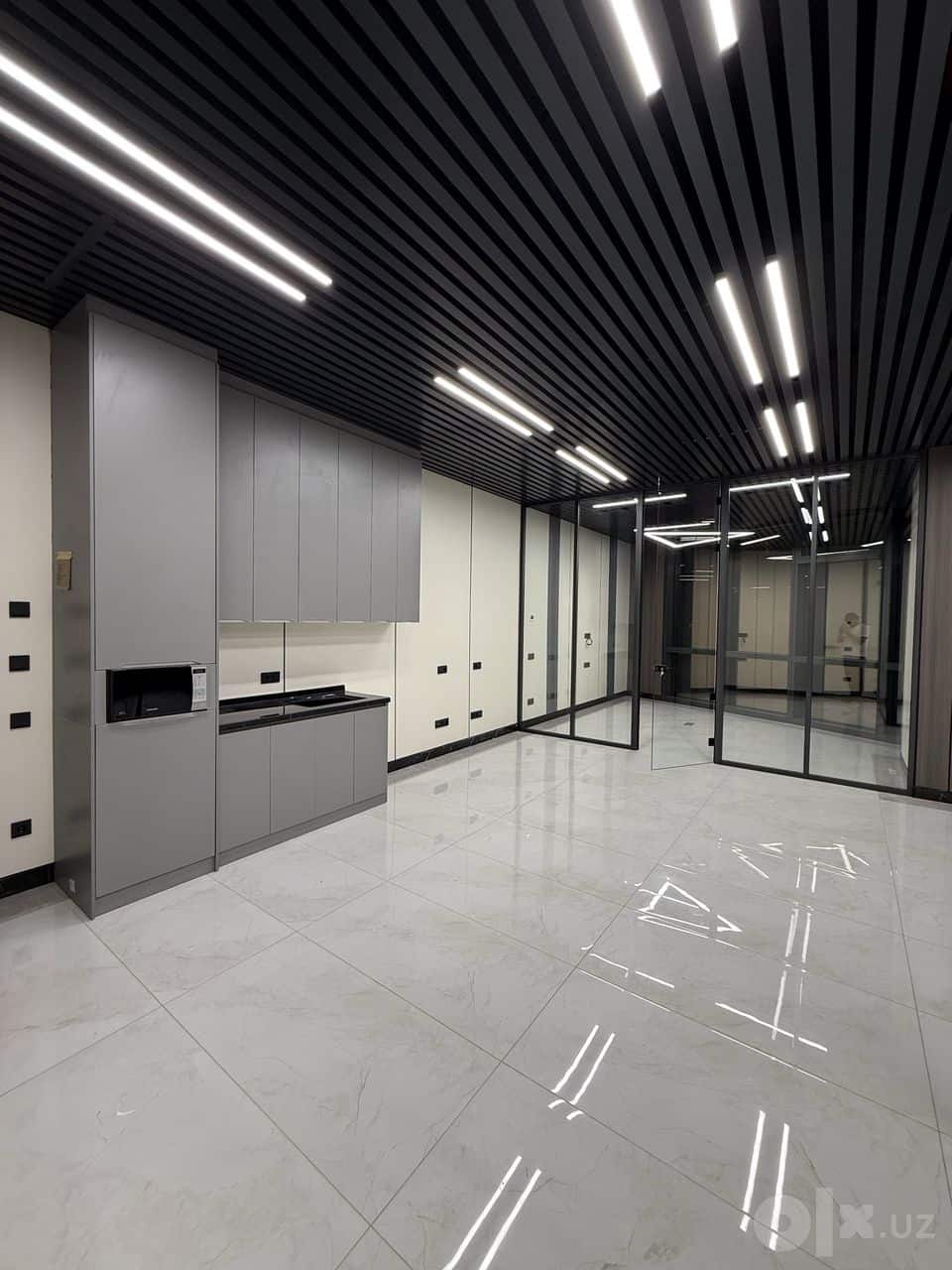 Piramit Tower ofis ijaraga 81m² |Tayyor remont | Parkovka bor | Markaz