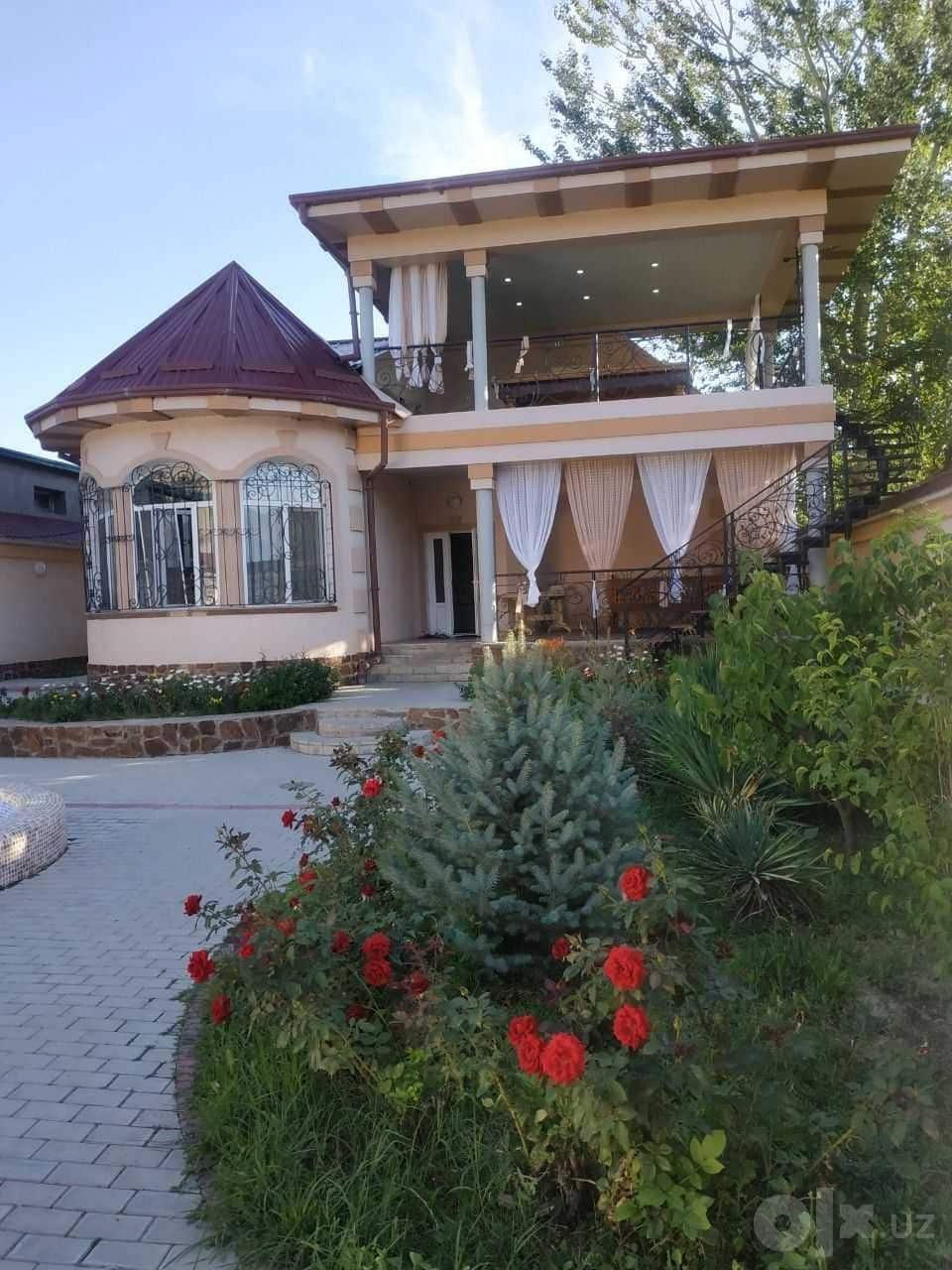 Дача Юсуфхона с видом на Чарвак и горы, 3 спальни, 9 людей