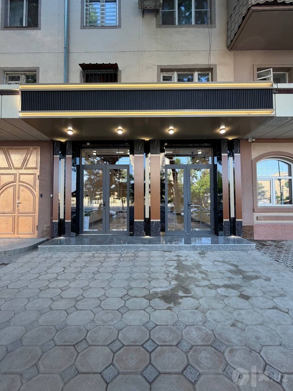 Аренда 80м² на первой линии — Шота Руставели, Братские