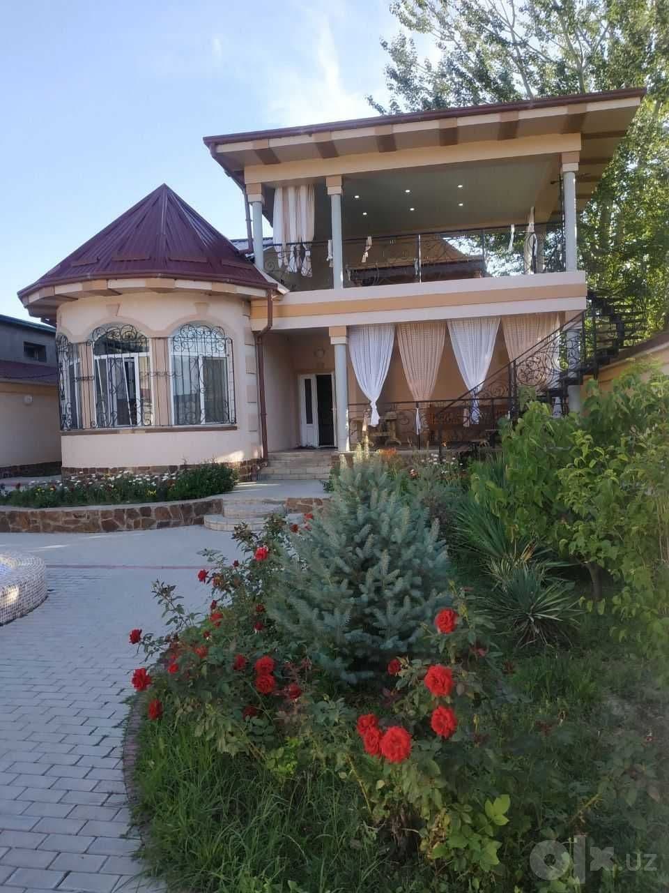 Дача Юсуфхона с видом на Чарвак и горы, 3 спальни, 9 людей