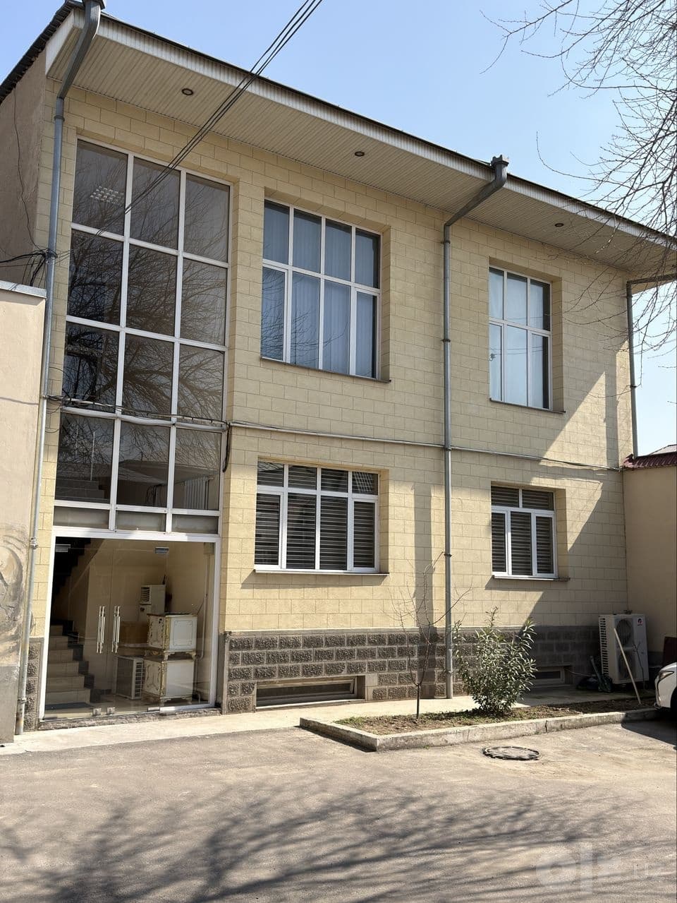 zdaniya aredaga beriladi 500kvdrat