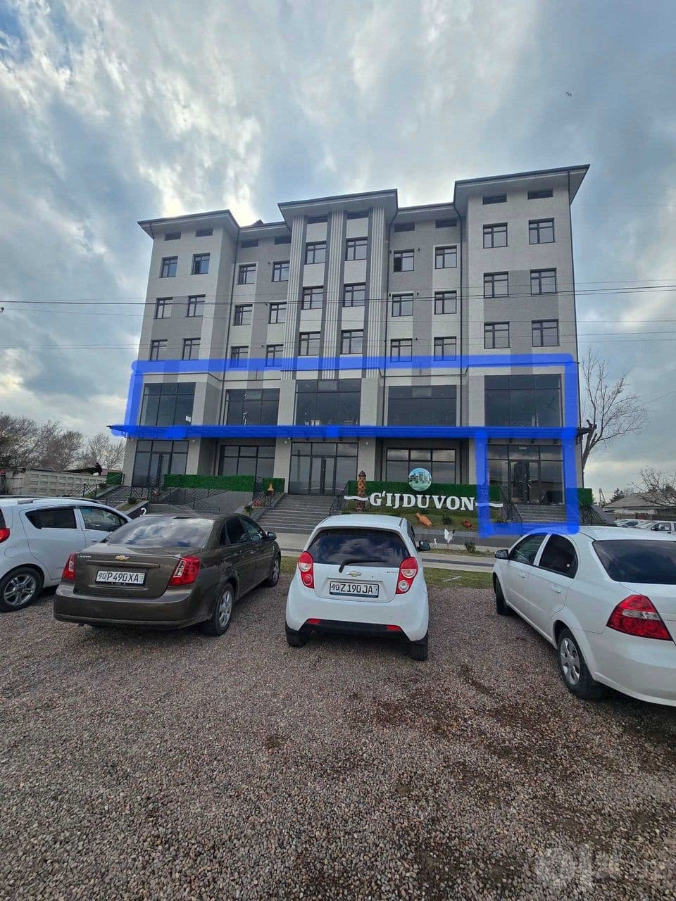 Нурафшон шахрида Нотурар бино ижарага берилади 2-кават 450 кв.м